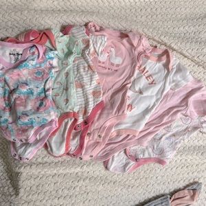 Baby Girl One Piece Bodysuit 0-6 months Lot Short Sleeve Pink Hearts